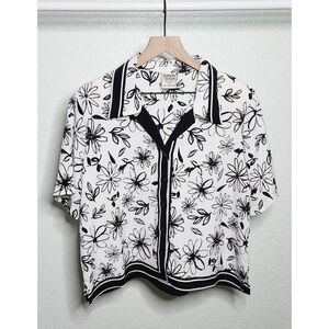 Black/white floral button-up blouse w/ shoulder pads 16P